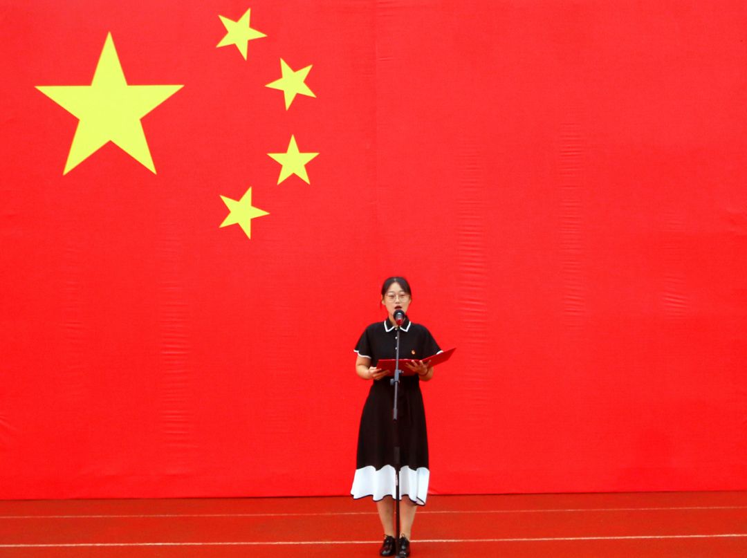 自治区团委开展"我与祖国共奋进——国旗下的演讲"特别主题团日活动