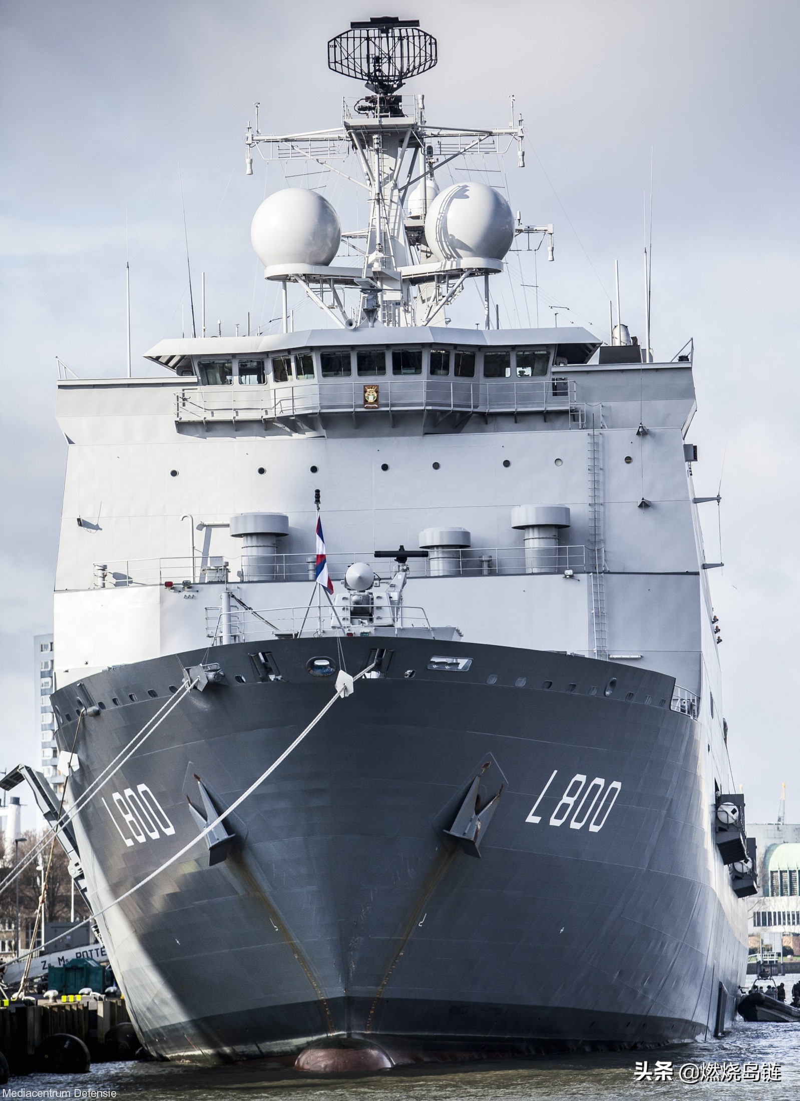 荷兰与西班牙共同研发的"鹿特丹"级船坞登陆舰