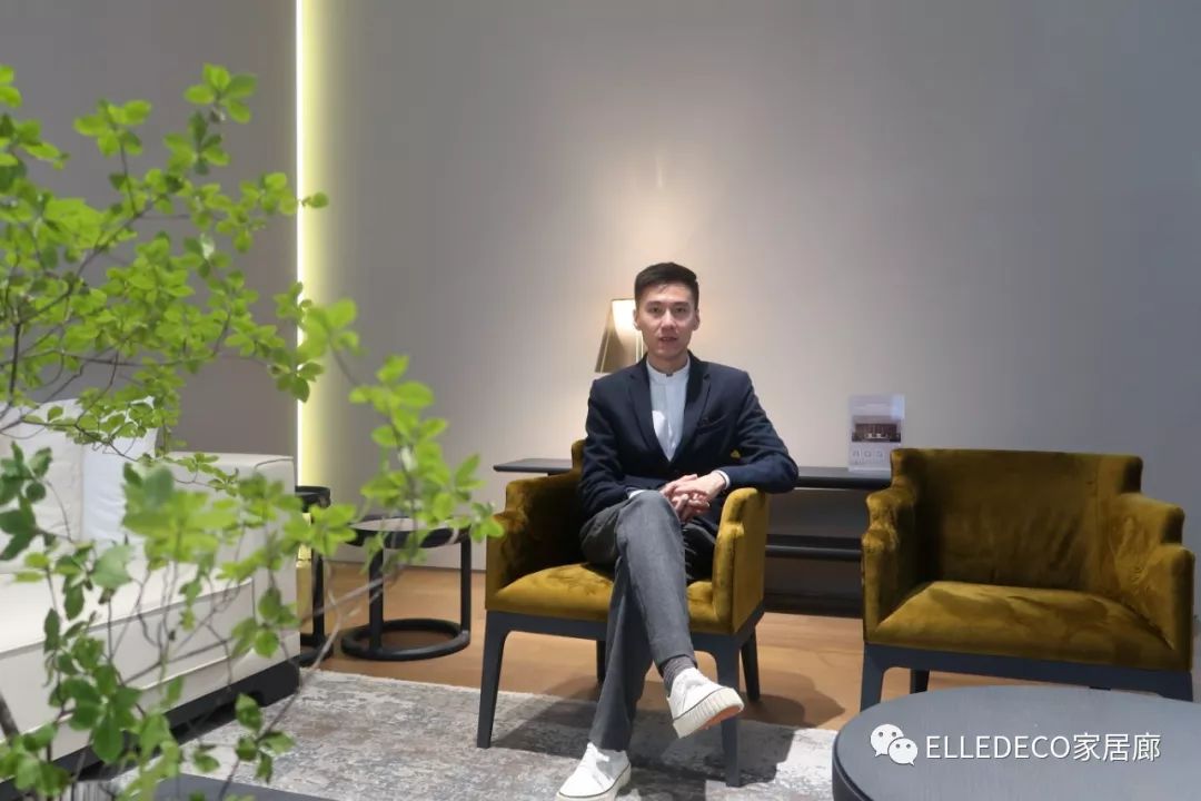 在荣麟良辰展位上"捕获"到的周宸宸本人.