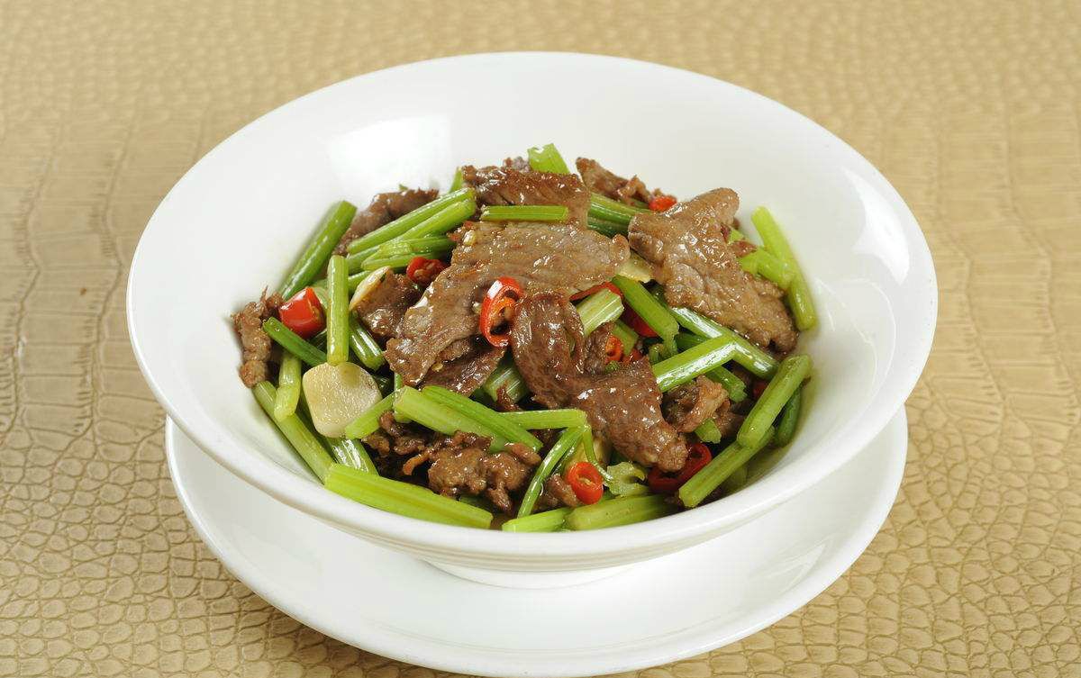芹菜牛肉怎么炒牛肉香 6b57657499d94354889433c9f596d6f3.jpeg