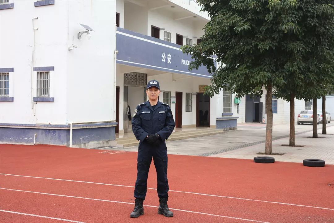 市公安局党委委员,政治部主任廖家鹏到北海市人民警察训练学校看望
