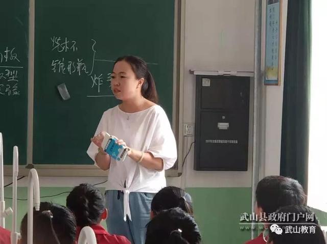 巾帼建功初心不改育人路孜孜不倦勤耕耘记蓼阳初级中学教师李阿丽先进