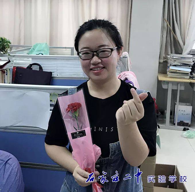 高三物理组:韩欣宏高三化学组:侯丽君高三化学组 张元双在第35个教师
