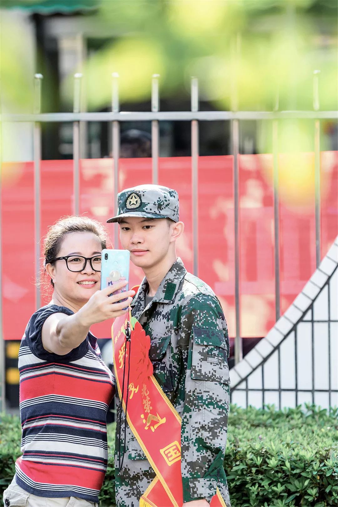 今年21岁的谢瑱翰是宁波工程学院建筑系的学生,他的爷爷是一名抗美