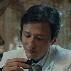 香港电影里的危险男人尹子维,用 邪魅坏笑 征服观众