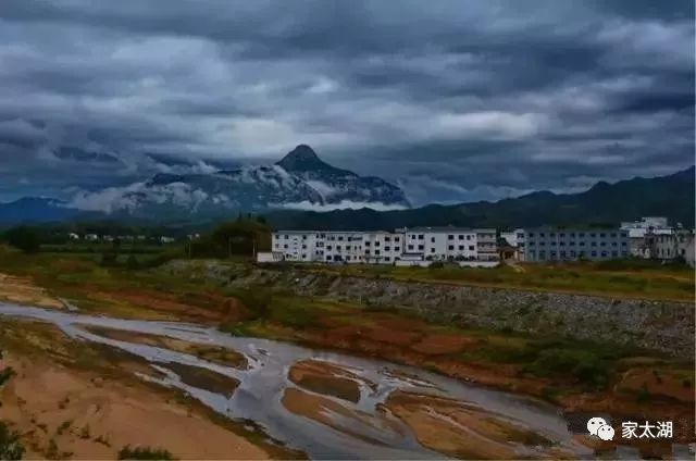 司空山下 百里诗乡太湖县百里镇地处大别山深处,昔日从县城溯长河百里