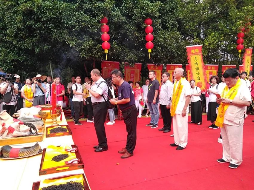 9月6日上午,中华茶神祭祀大典在建瓯东峰镇凤山茶神庙举行.