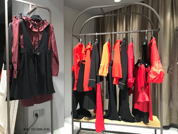 搭配衣服女装店 a3f5c6db6a4e44e69bd4edf44f205661.jpeg