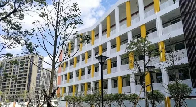 温峤小学温岭温峤小学迁建工程位于温峤镇赵桥村中心大道南侧,占地