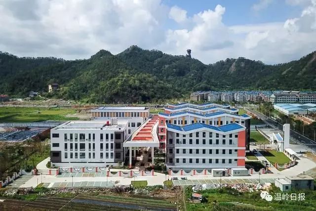 温岭百丈小学新建工程位于城东街道下岙严村,学校用地50亩,建筑15000