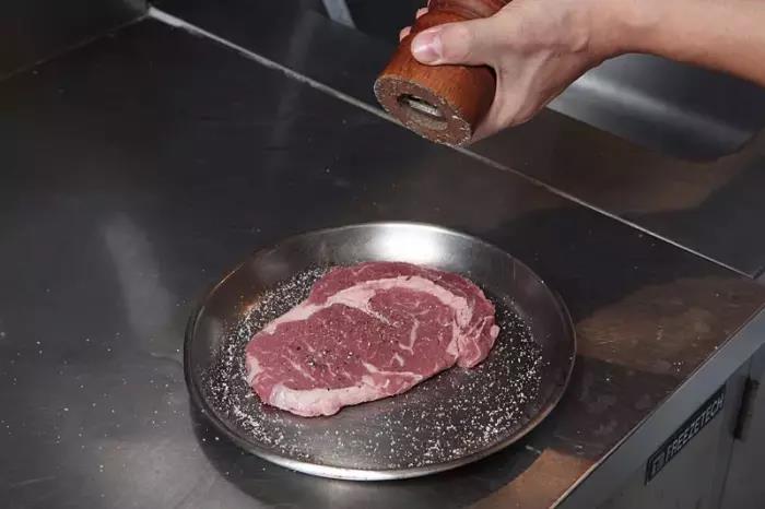 牛排两面煎!你知道时间应该怎么抓才准?