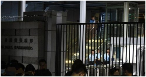 港媒：被控袭警的香港43岁清洁工申请保释被拒