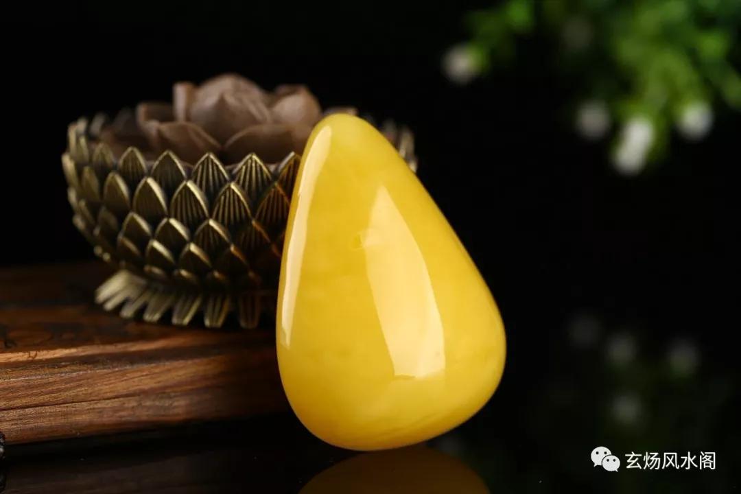 姜群：珠宝风水知识，蜜蜡（琥珀）的收藏知识与功效作用介绍。_搜狐网