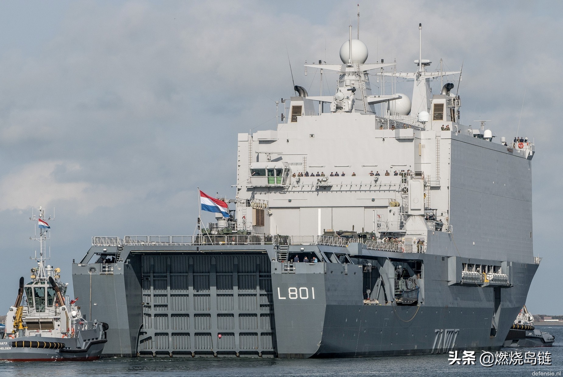 荷兰与西班牙共同研发的鹿特丹级船坞登陆舰