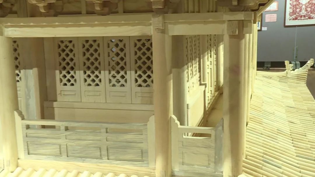 永昌县木雕手艺人 杨万年杨氏家族古建营造、传统木雕艺术第五代传承人。