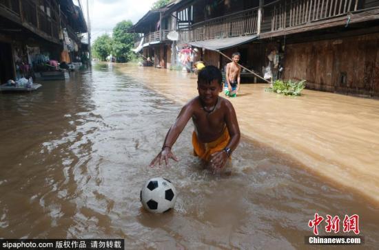泰国多地遭洪灾逾37万户家庭受影响已导致28人死