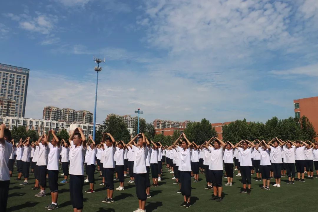 辛集市第一中学高一军训组图与视频辛集那些事