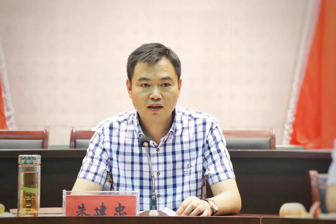 06办事处人武部长程希同志介绍征兵工作情况,强调入伍注意事项.