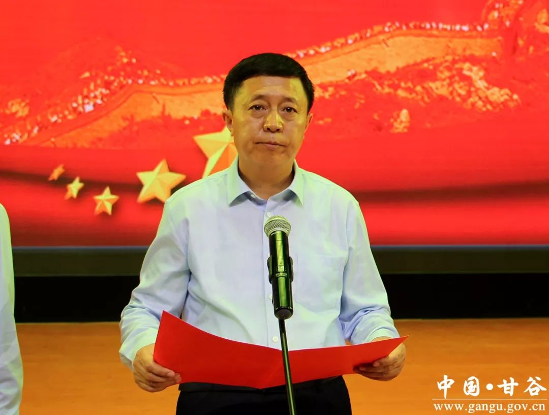 县委常委,政法委书记马福胜主持欢送大会
