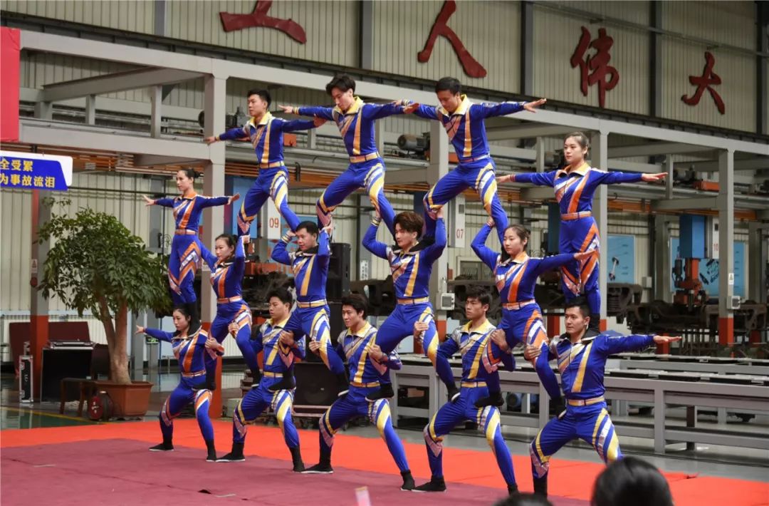 杂技《永不止步-大武术》技巧精妙的杂技,诙谐幽默的相声,神奇变幻的