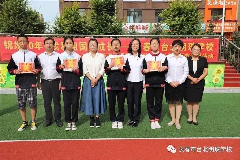 长春市103中学教师是人类灵魂的工程师,他们燃烧了自己照亮了学生.