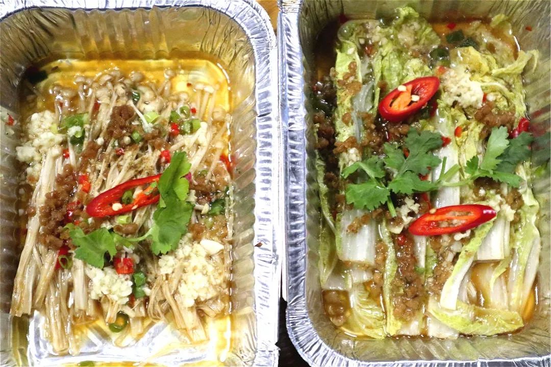 锡纸金针菇,娃娃菜和烤空心菜,一大口吃起来 满满的菜汁和烤料融合