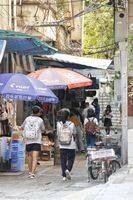 东莞两代人的小巷子文具店