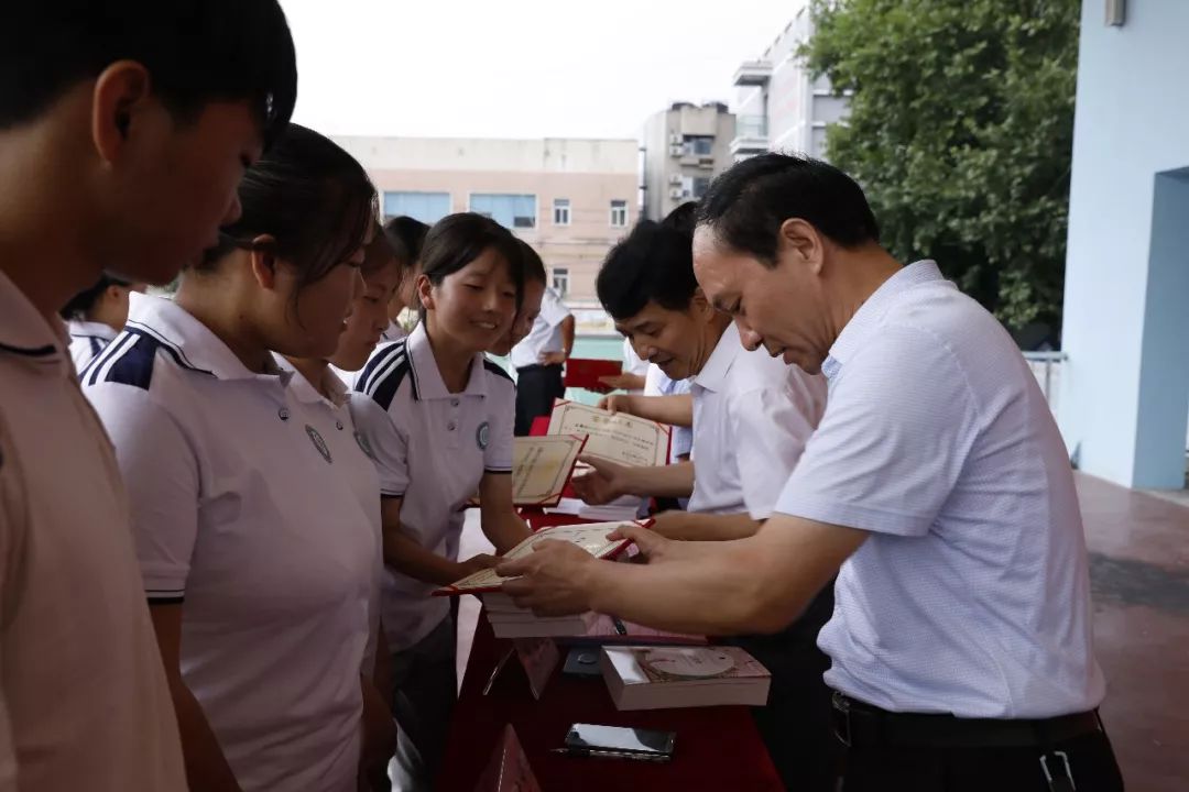 蓝田县城关中学优秀教师学生名单