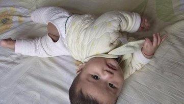                     妈妈发宝宝会翻身照在朋友圈获赞无数，可有一评论令宝妈心里发毛