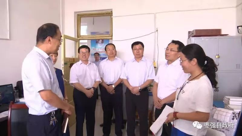 枣强县四大班子领导开展教师节慰问活动