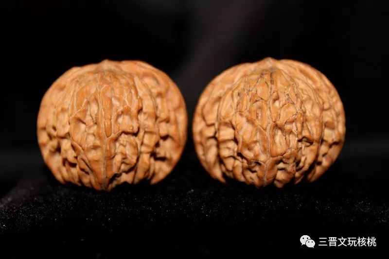 核桃盘玩过程变化图 60c746e8b6c346239717483cf9b14e4f.jpeg