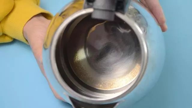 烧水壶里的水垢太厚什么原因 6b12d2141a1e472b95807a35a8347c23.jpeg