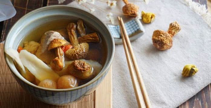 烧什么汤配馒头 706af85d124e420d80840d5cc31ab264.jpeg