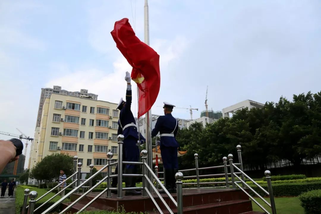 "我与祖国共奋进——国旗下的演讲"特别主题团日活动走进市消防支队