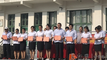 情系教师暖师心 市委编办慰问寨阳中学教师