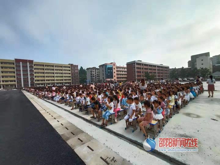 隆回县城西中学举办2019年秋季开学典礼暨师生表彰大会