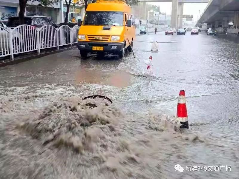 昨天,乌鲁木齐的这场暴雨,他们感动了全城