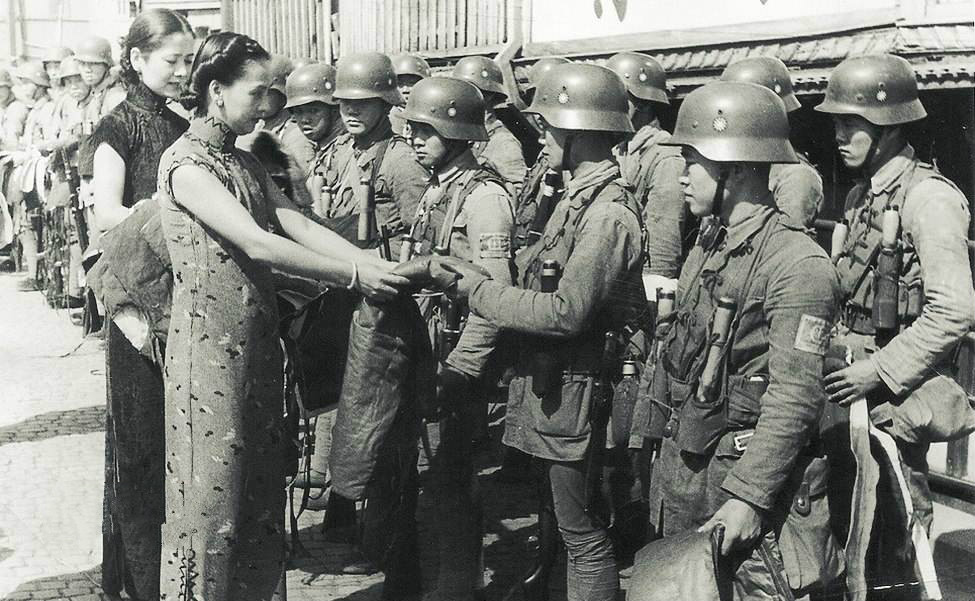 淞沪会战老照片:日军狂言三个月灭亡中国,被打脸