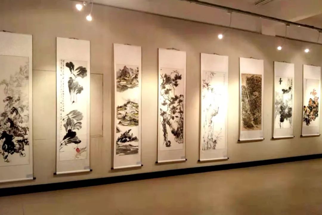 书画展展厅一角