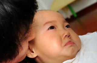                     妈妈发宝宝会翻身照在朋友圈获赞无数，可有一评论令宝妈心里发毛