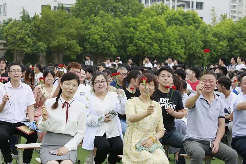 射阳二中教育集团隆重举行新学年开学典礼暨教师节庆祝大会