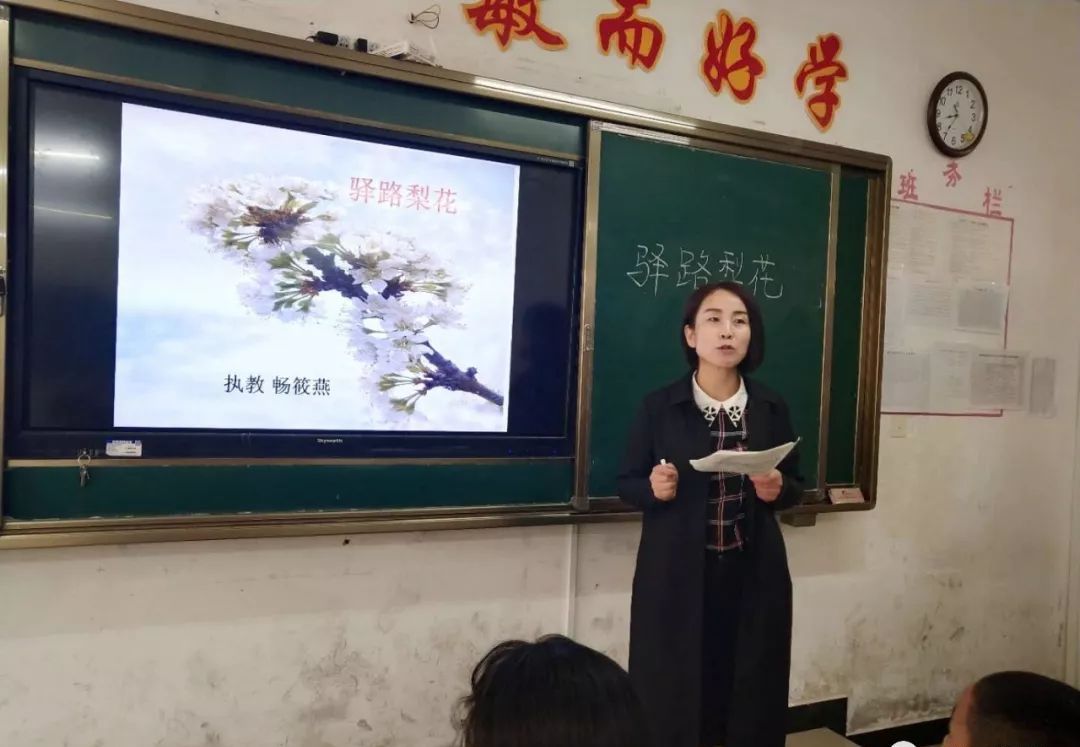 镇原城关中学这位女老师在全县出名了,谁认识?