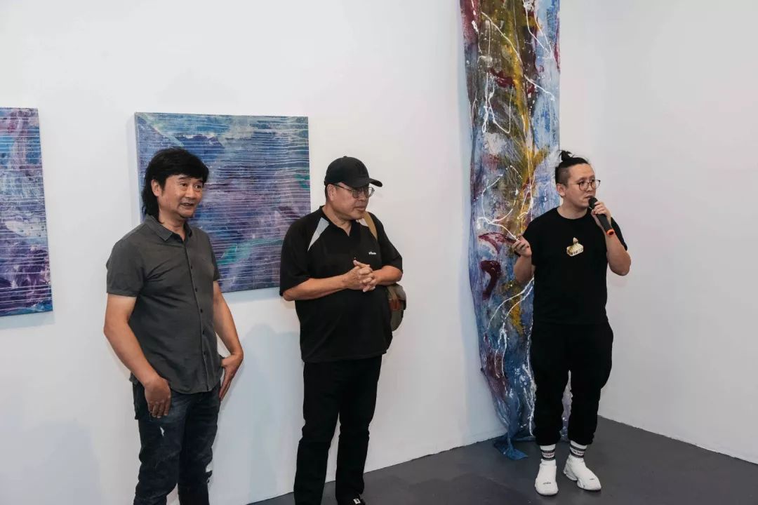 左起:艺术家王义明先生 策展人杨小彦教授 独立策展人龙邃洋先生