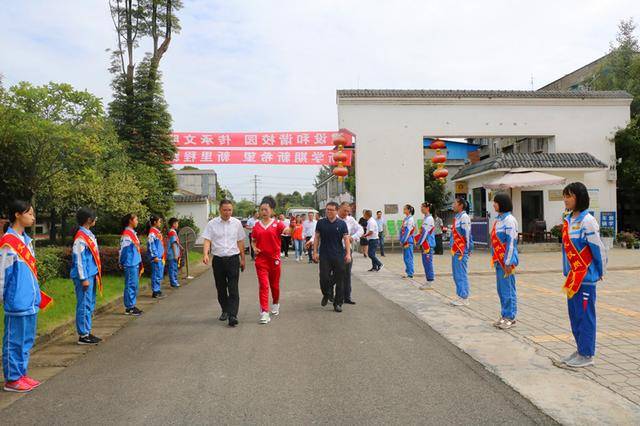 尊师重道,立德树人 崇义中学的教师节表彰大会, 感谢每一位老师