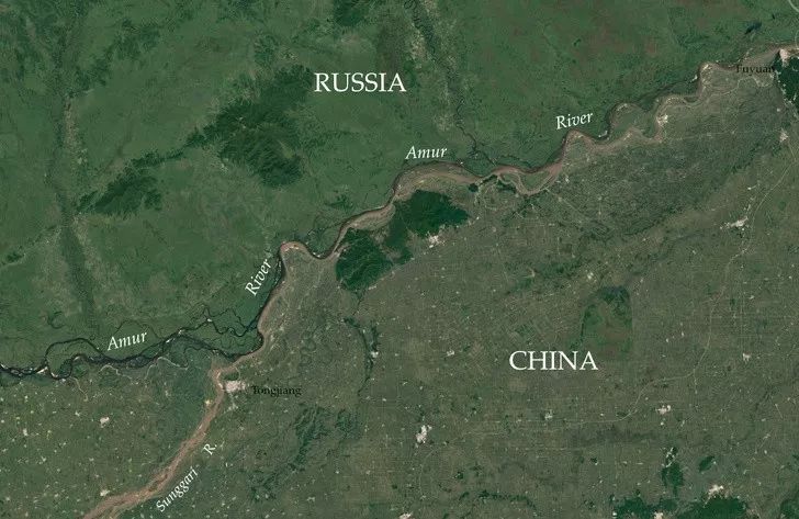 中俄边境的人口密度,从卫星图可以明显看出差异图片