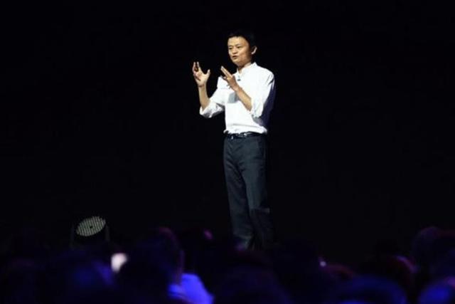 55岁马云不服老!脏辫造型摇滚老炮要出道?走完半生仍是壮年