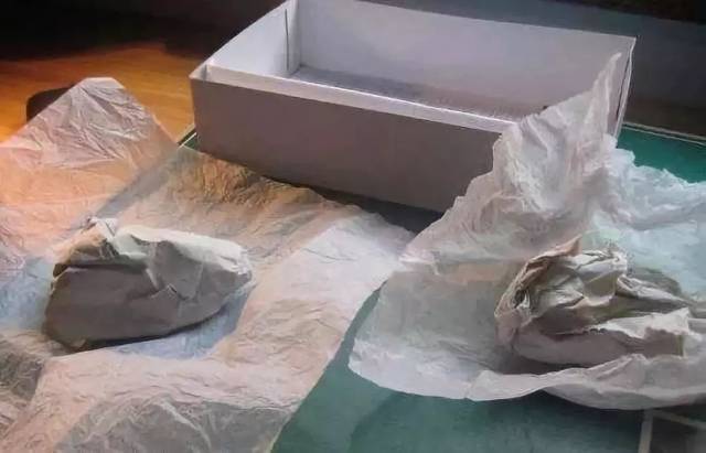 原来新鞋里的纸团这么有用,以后再也不扔了!_鞋子