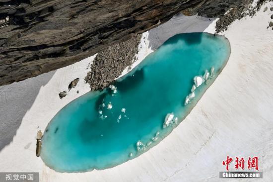 法国冰川融化现人类遗骸疑为43年前失踪登山者