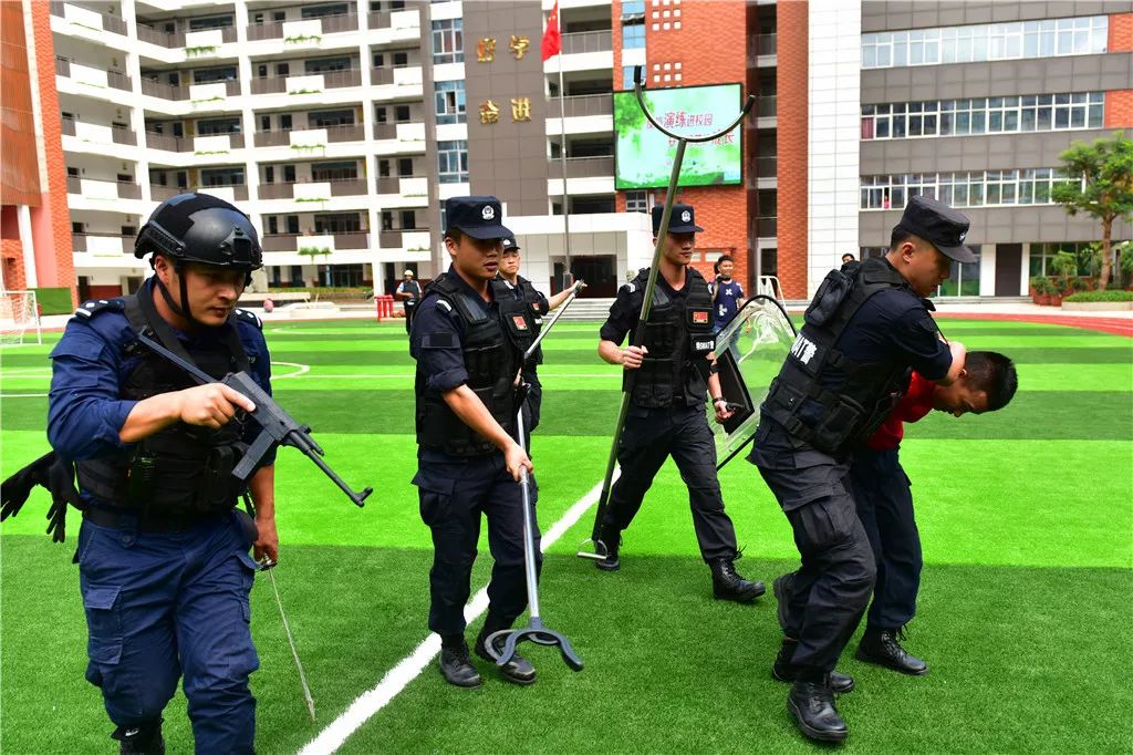 安全防范护成长——记福清市公安局巡特警大队,福清市教育局与福清市