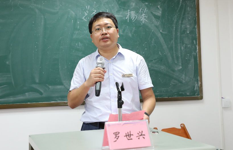 开班仪式上,市人民医院副院长罗世兴向参加培训学习的全体学员致欢迎